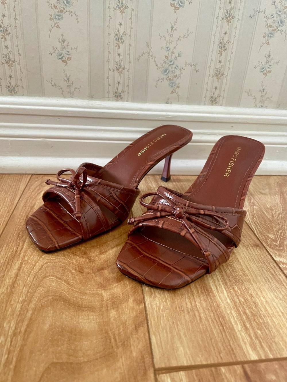 NIB Marc Fisher Women’s Delphy Sandal - Dark Brown